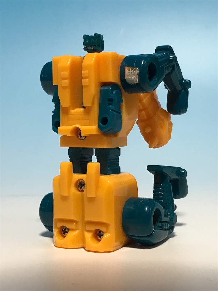 箱も武器もないけれど！トランスフォーマー D-81 追撃兵 シナーツイン