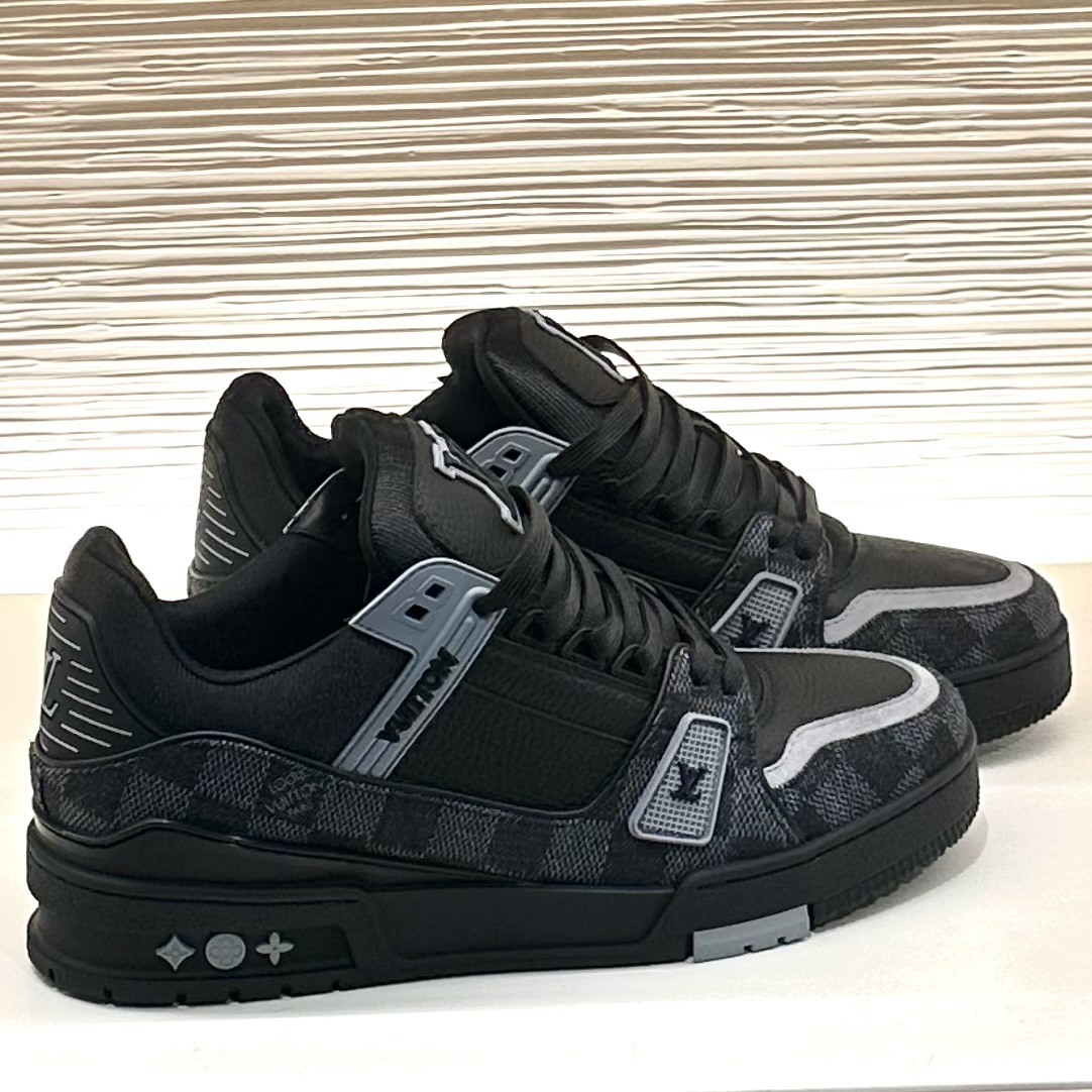 Louis Vuitton【新作】ブラックでお洒落な スニーカー ダミエ (Louis