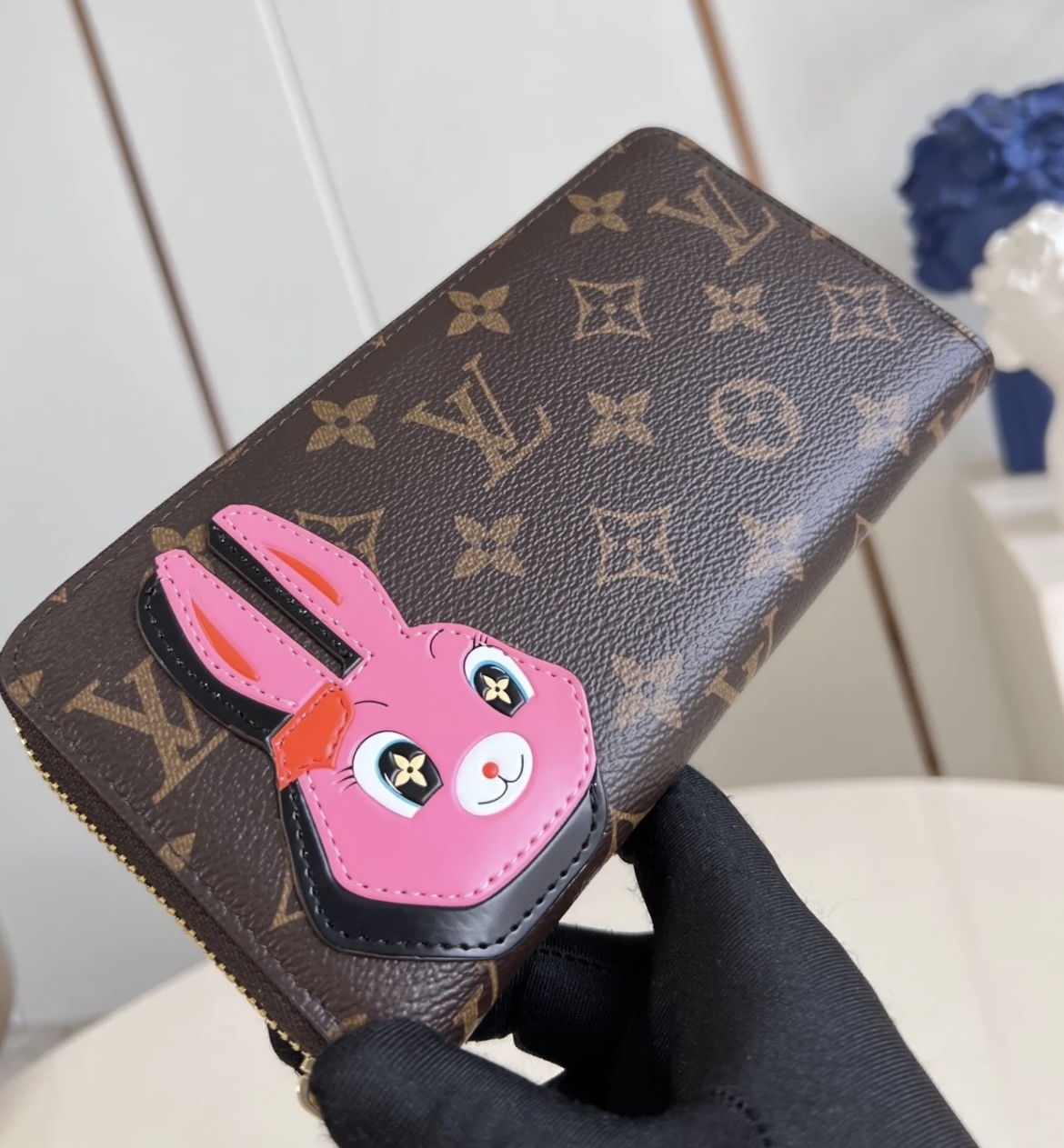 インパクト大！目がキラキラのうさちゃん LouisVuitton 長財布 (Louis