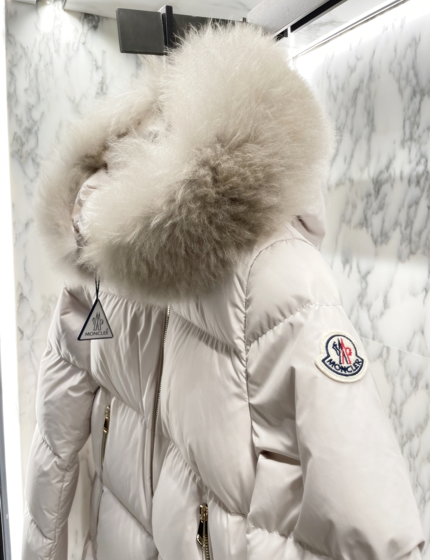 MONCLER☆新作 ファー付きダウンジャケット LAICHEFUR☆関税込み