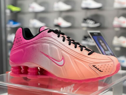 ピンク系 Nike Shox(ナイキ ショックス) スニーカー(レディース