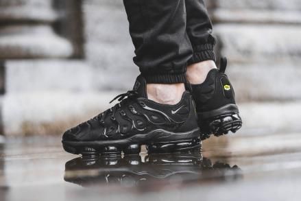 Nike Air VaporMax Plus Triple Black (Nike/スニーカー) 71108271