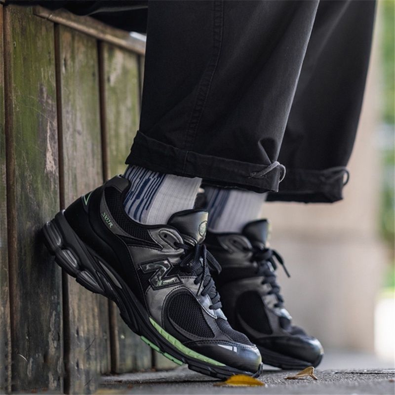 ブラックレザー送料&関税込み ニューバランス New Balacne 2002R (New