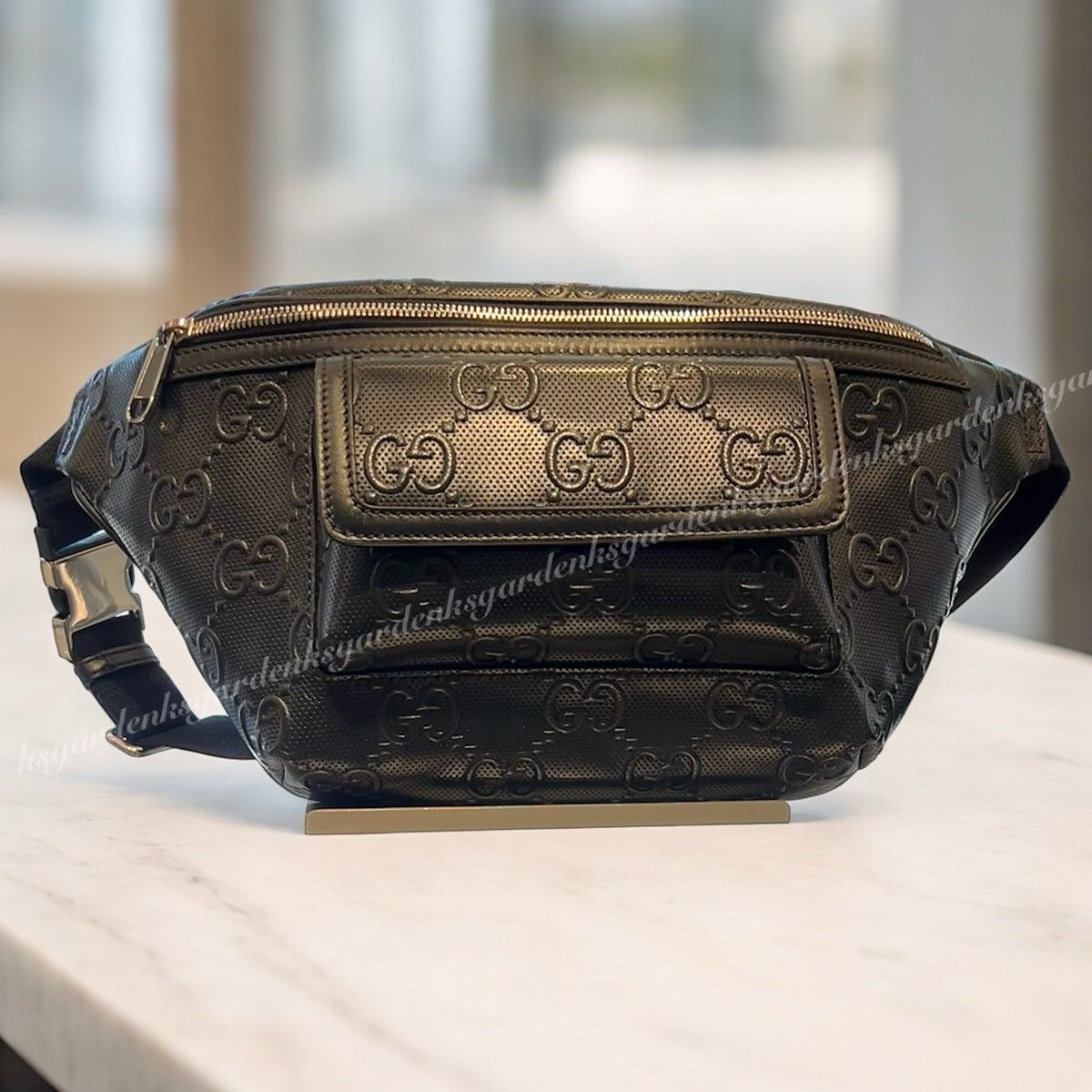 希少！日本限定！GUCCI☆GGエンボス ベルトバッグ☆すぐ届く！ (GUCCI