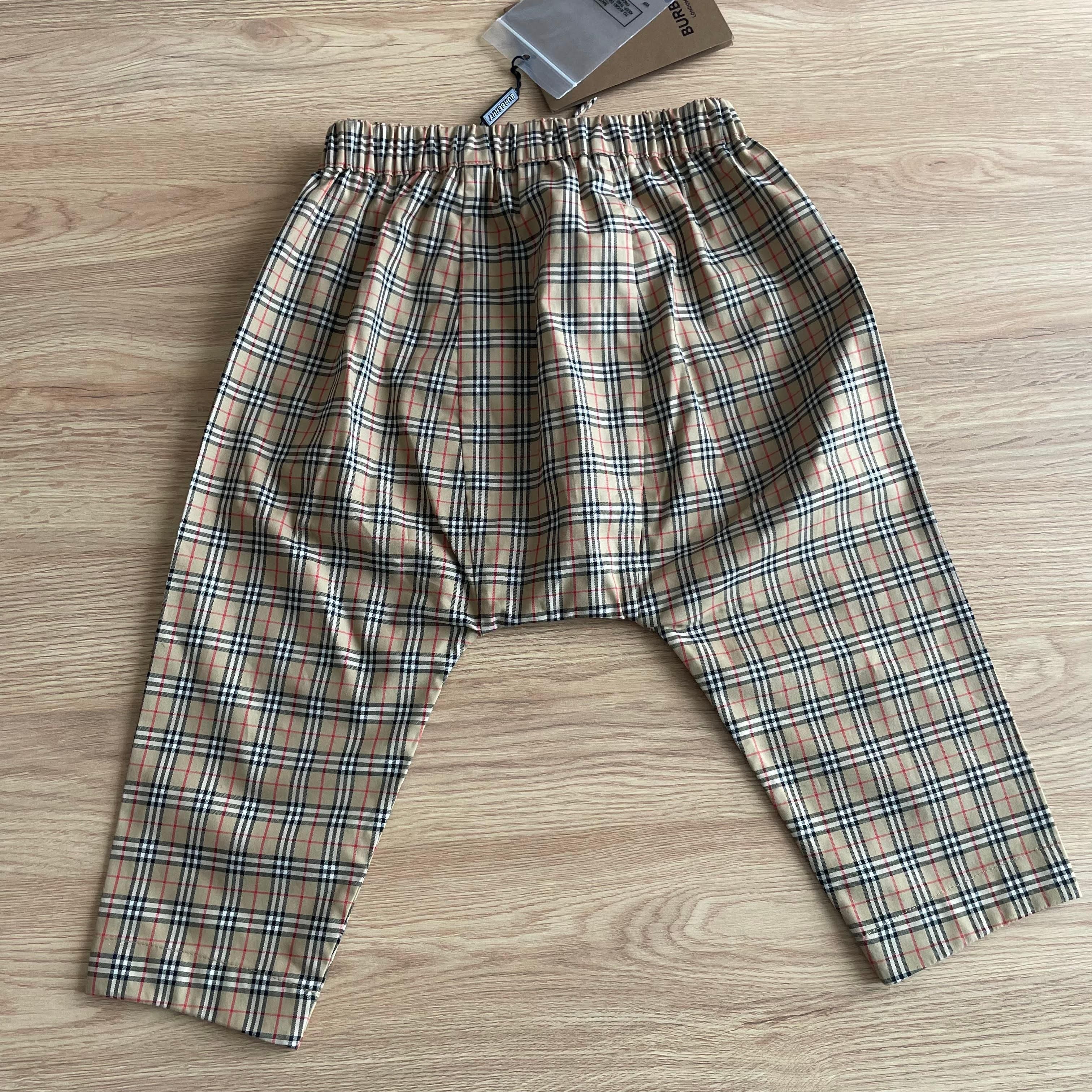 Burberry ベビー服 ぬいぐるみ付 3点 ギフトセット 8041087 (Burberry