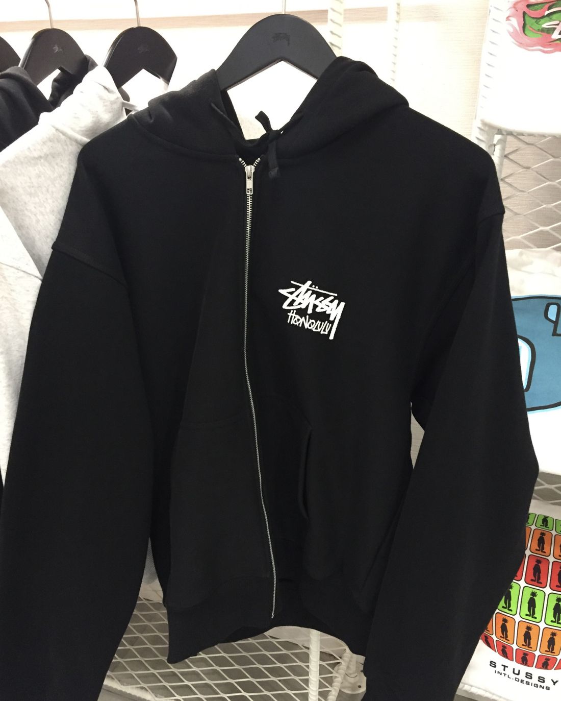 ハワイ限定☆STUSSYホノルルロゴ入りメンズ前開きパーカー (STUSSY
