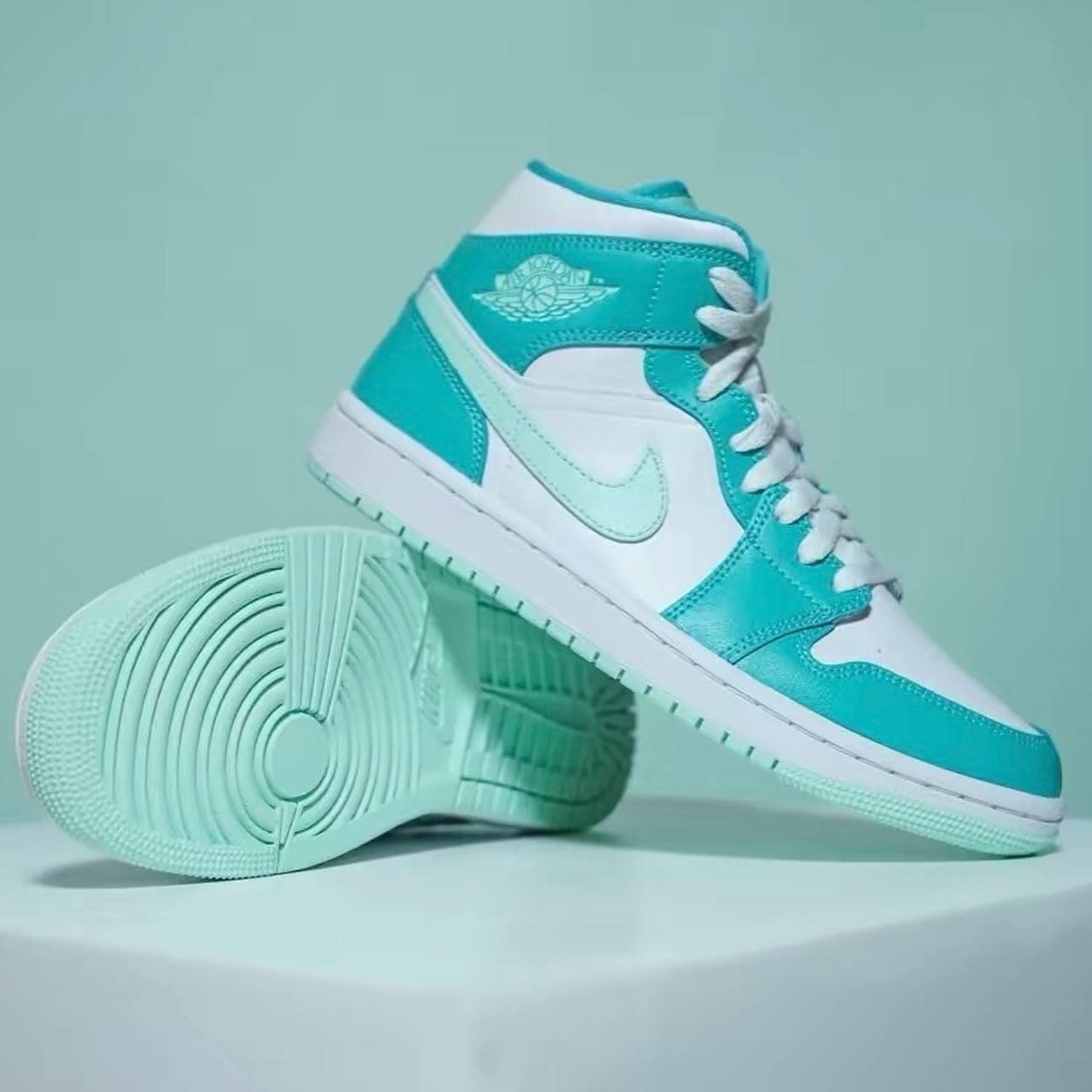 Nike AIR JORDAN 1 Mid ティファニーブルー漂う逸品 関税送料込 (Nike