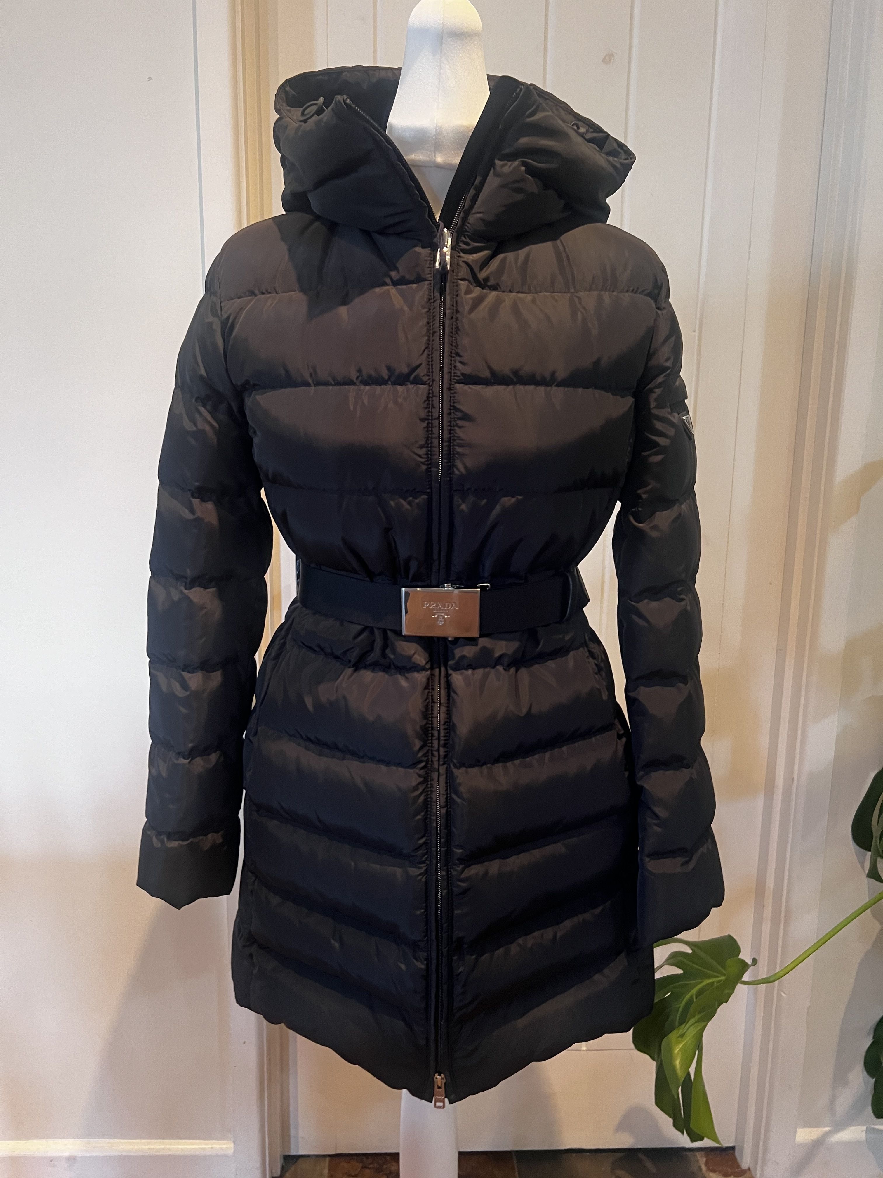 PRADA23冬】29O364 ベルト付 ロゴ ロングダウンジャケット (PRADA