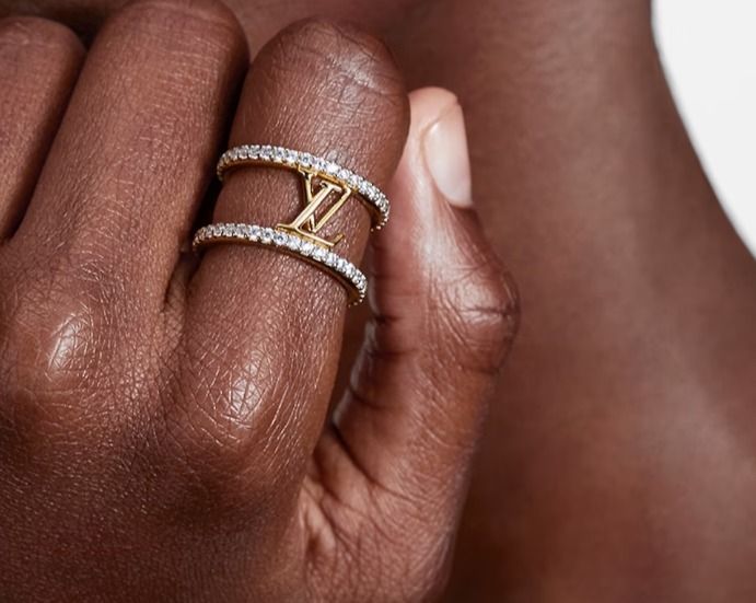 関税なし リング LV アイコニック ストラス ゴールド ロゴ (Louis