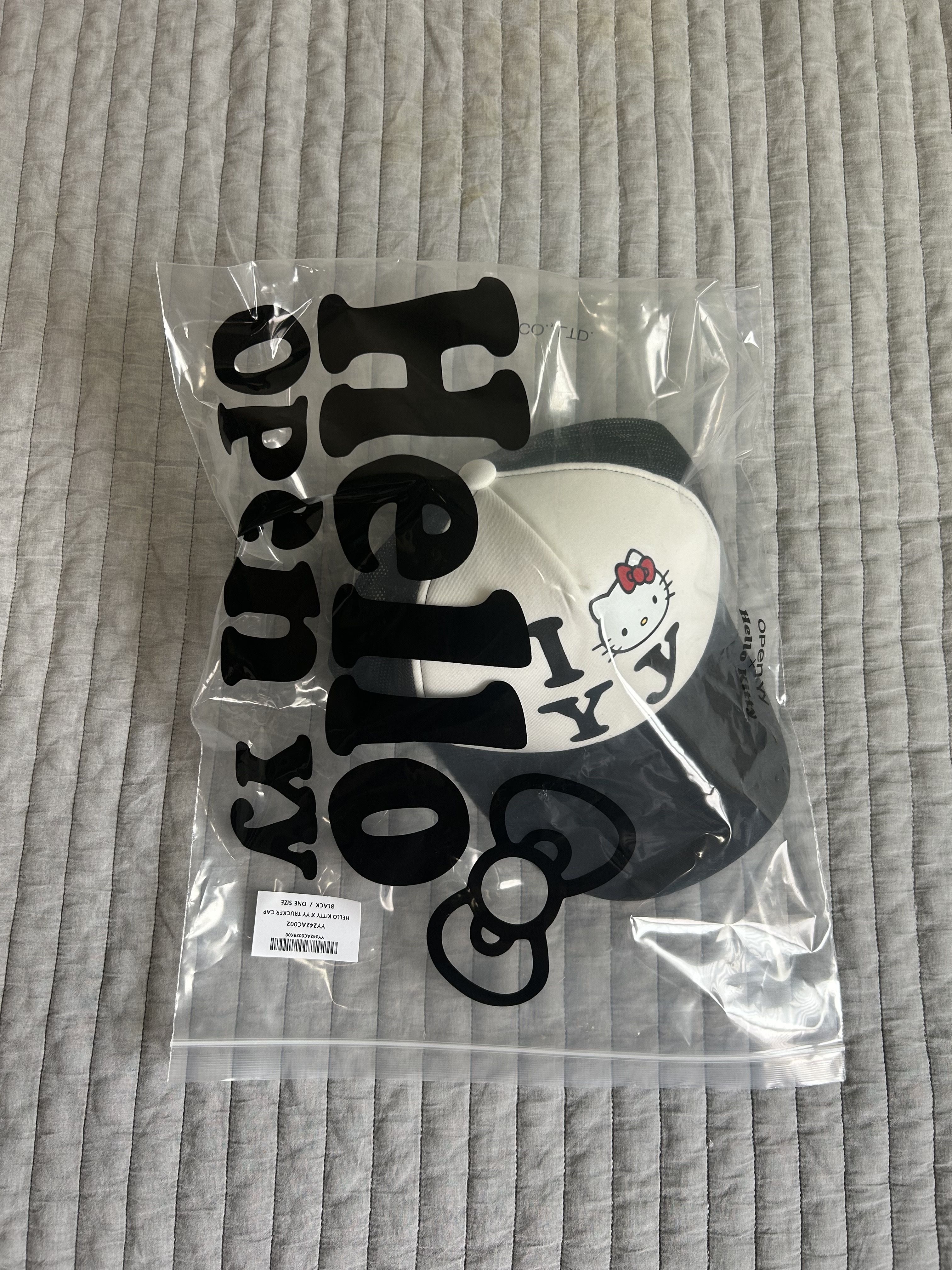 Open Yy x Hello Kitty】 Trucker Cap Black ☆韓国☆人気☆ (OPEN