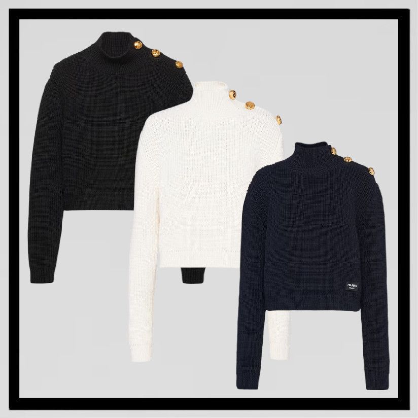 肩のボタンがお洒落な PRADA ◇ ウール タートルネック セーター