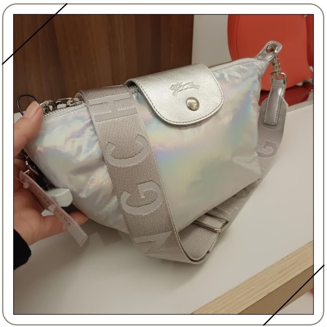 SALE☆ロンシャン【関税込み】 太めストラップ付きバッグ (Longchamp