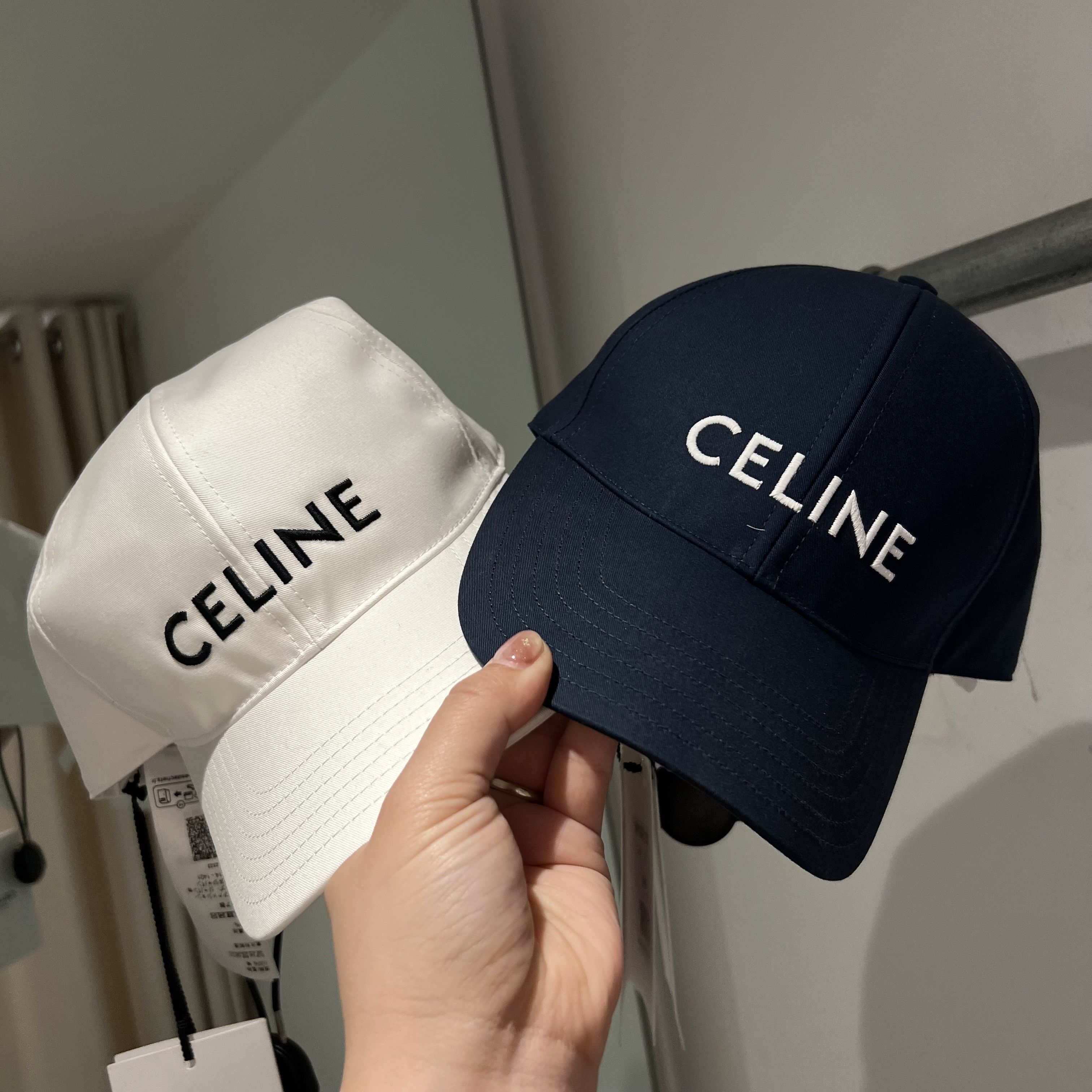 CELINE】円安こそアウトレットで！ベースボールキャップ ロゴ (CELINE