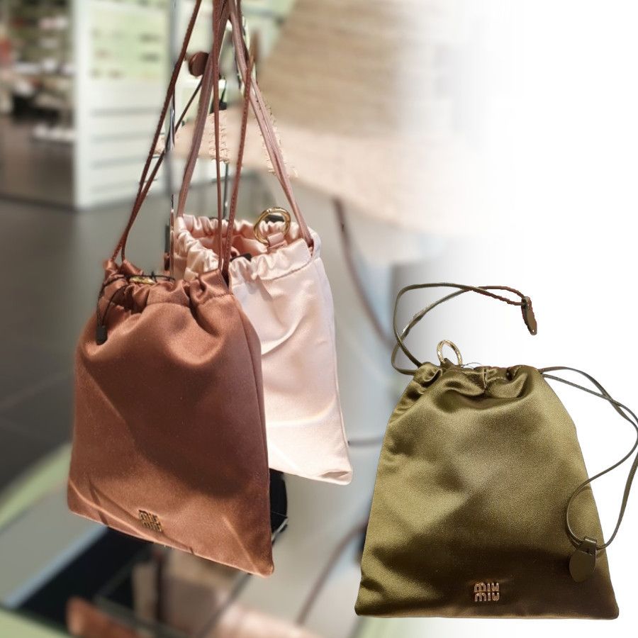 セール】ミュウミュウ☆ロゴ サテン 巾着ポーチ☆5NG010 049 (MiuMiu