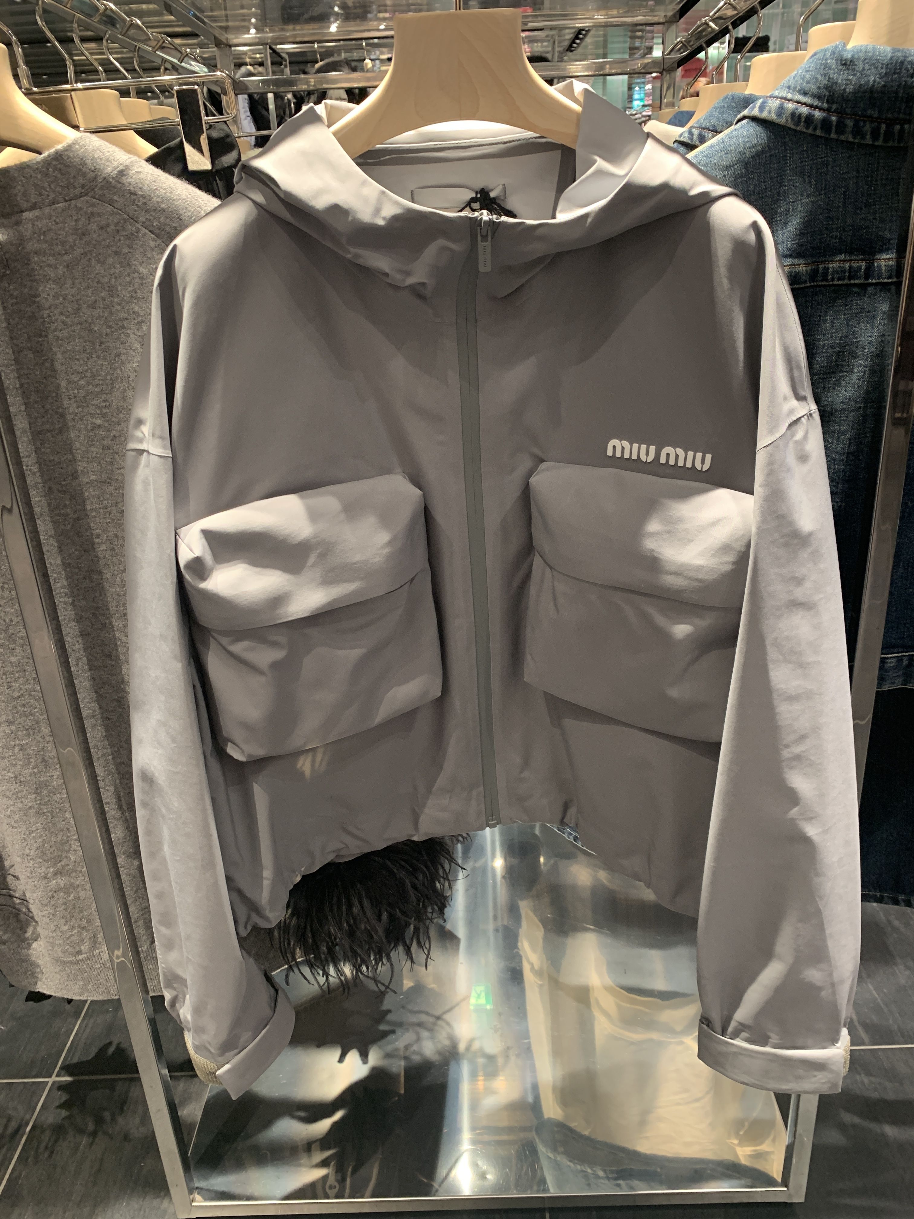 MIUMIU TELAテクニカルナイロンパーカー セール！ (MiuMiu/ブルゾン