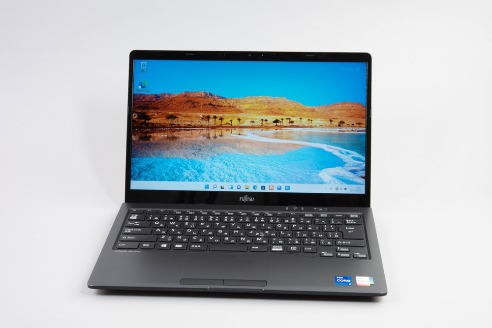 14型ノートPCのLIFEBOOK MH、キーボードはかなり良いがUSBポートは妥協