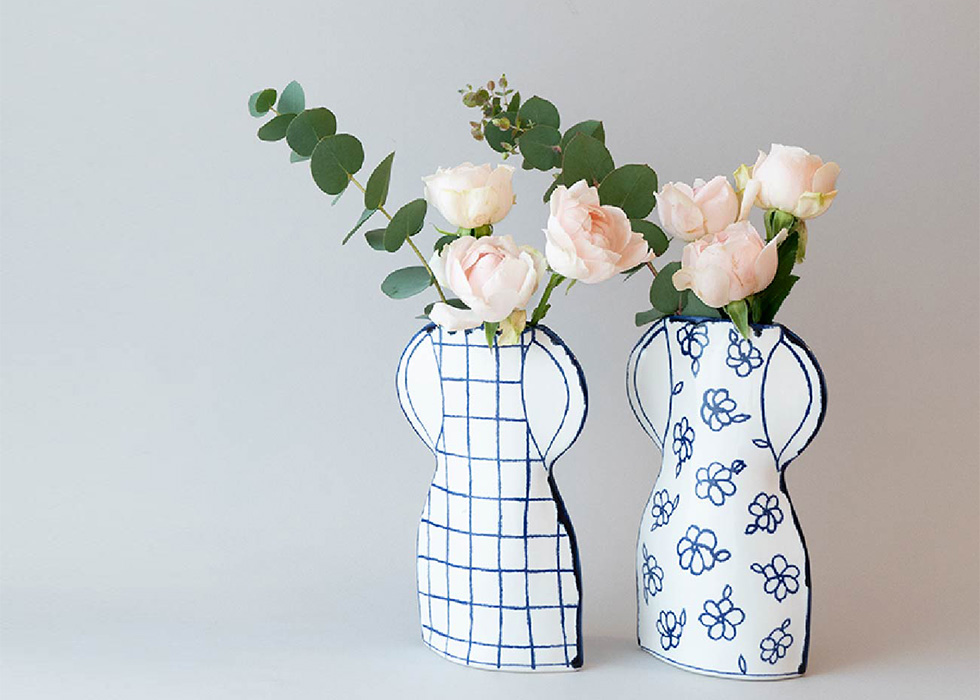 若者の間で自宅に花を飾る新習慣広がる 不思議な花瓶もヒット：日経