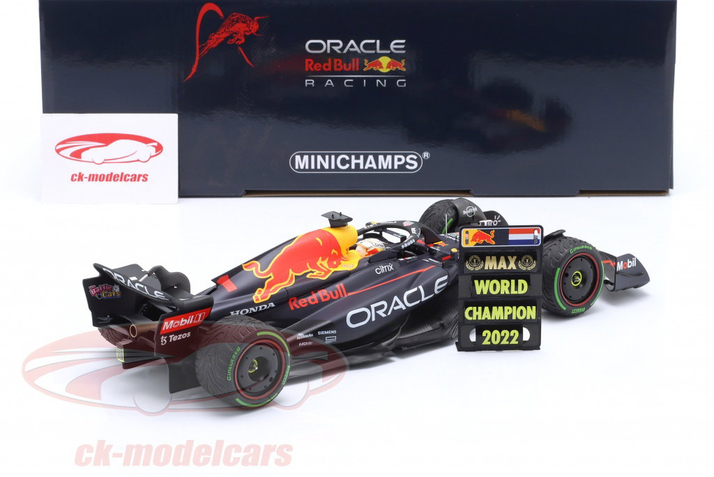 Minichamps 1:18 M Verstappen Red Bull RB18 #1 Sieger Japan GP