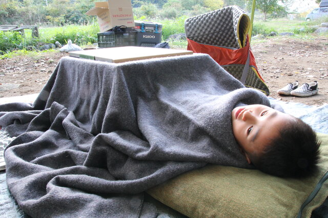 自作】「豆炭キャンプこたつ」をDIYしてみた！製作過程から注意点まで