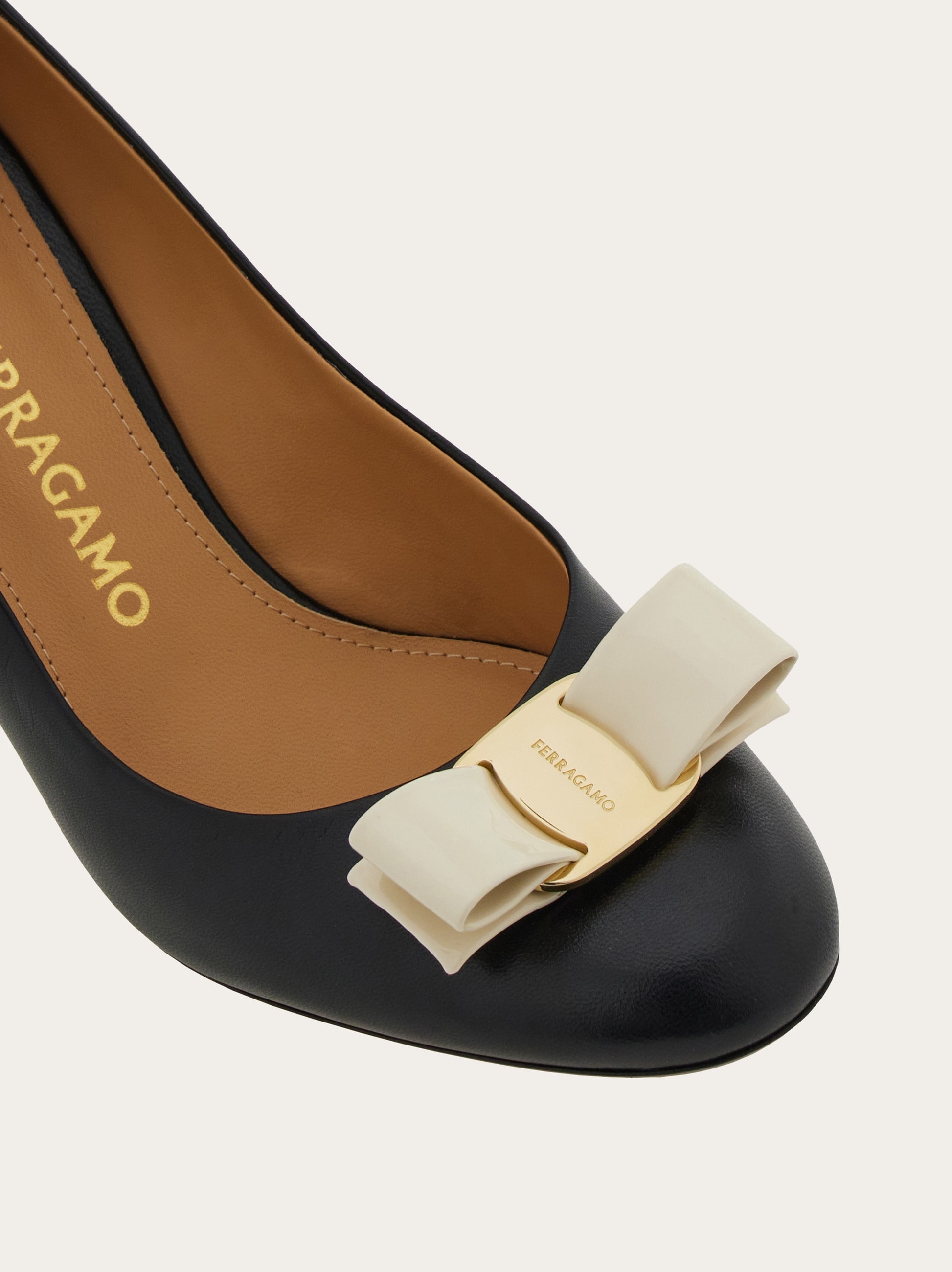 ヴァラ リボン パンプス - ウィメンズ | Ferragamo