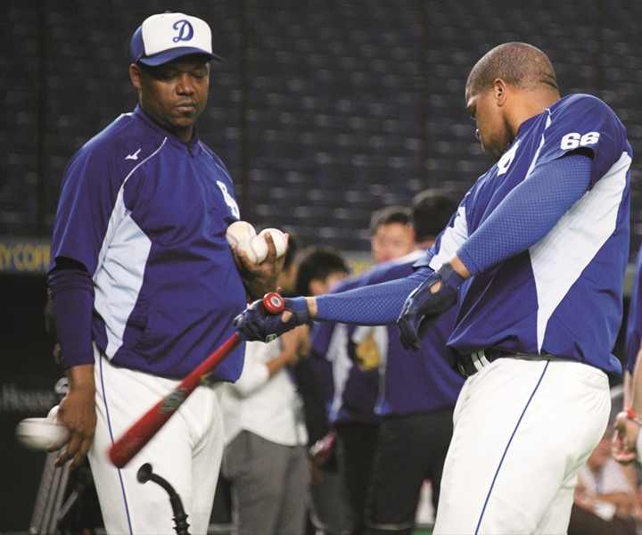 中日・ビシエド OLD HICKORYの少年用バット＆Victusのバット