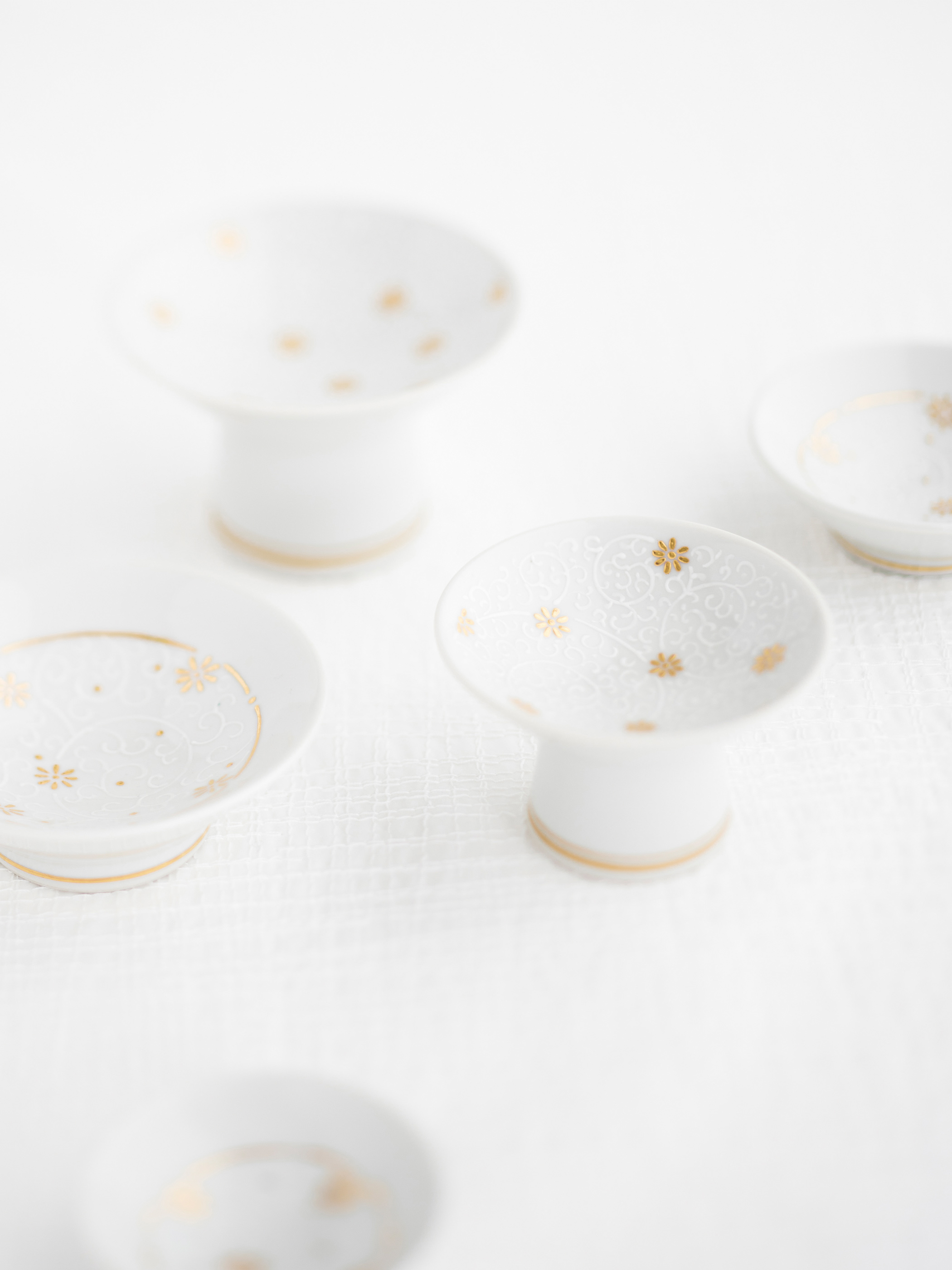 錦山窯 WEB SHOP | Shugu 白盛唐草文 丸徳利