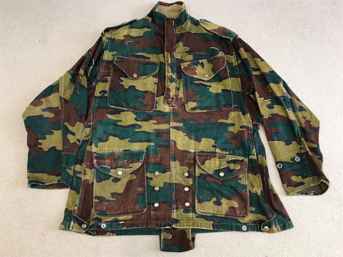 デニソンスモックの親戚！【ベルギーの軍服】陸軍空挺迷彩スモック