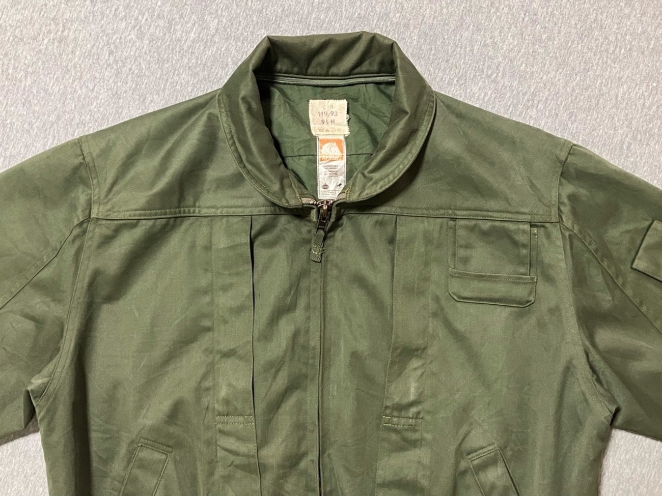 最新型でしょうか？【フランスの軍服】空軍難燃フライトジャケット