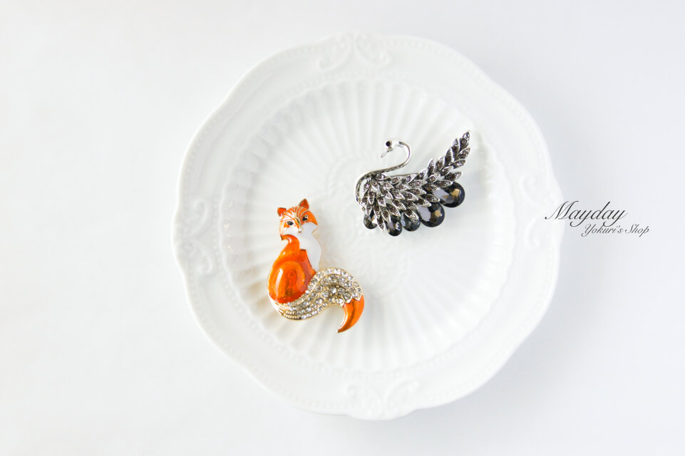 神々しいおきつねさまのブローチ』 | iichi 日々の暮らしを心地よく