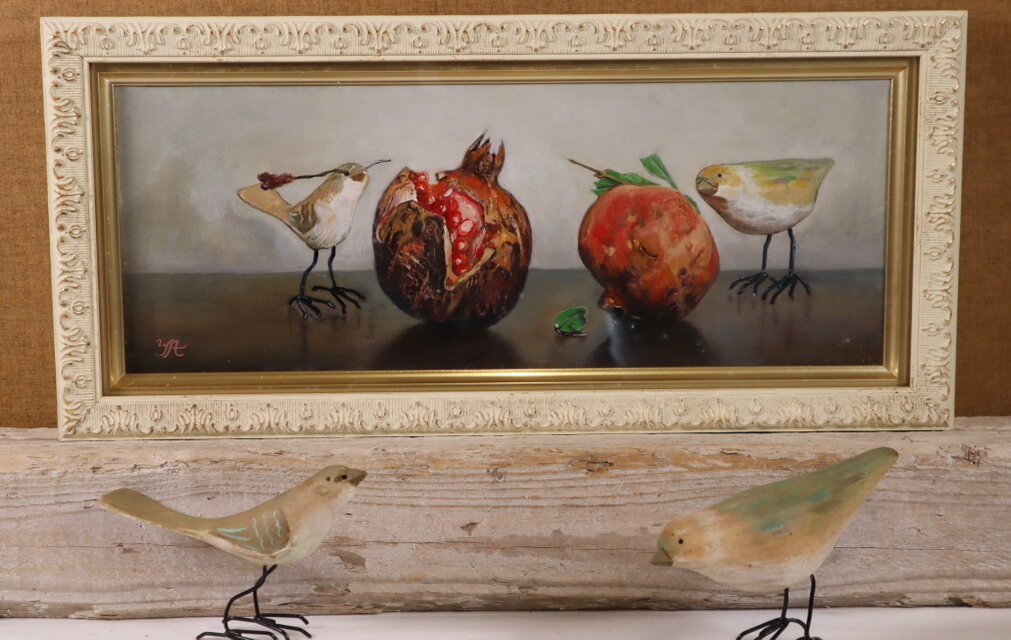 油絵「柘榴と木彫りの小鳥」 | iichi 日々の暮らしを心地よくする