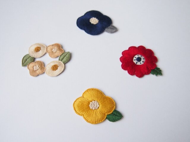受注制作]お花の刺繍ブローチ（yellow） | iichi 日々の暮らしを