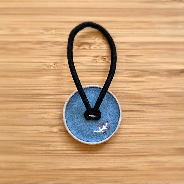 受注制作】幸せを運ぶ鳥くるみボタン（milk tea）ブローチ or ヘアゴム