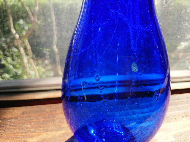 網泡花瓶コバルトブルー | iichi 日々の暮らしを心地よくする