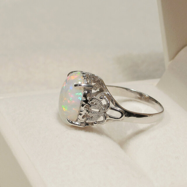 3.69ctオパールとプラチナ（Pt850）の指輪（リングサイズ：16号、大粒
