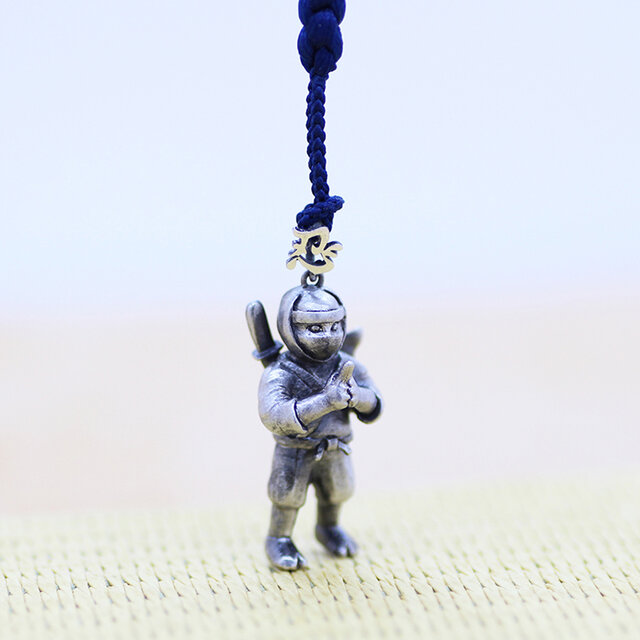 忍者の根付/静と動 | iichi 日々の暮らしを心地よくするハンドメイドや