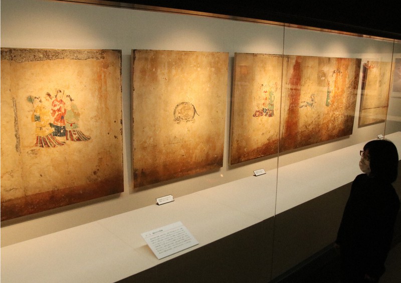 高松塚古墳・極彩色壁画発見50年記念展 橿考研博物館で開催 | 毎日新聞