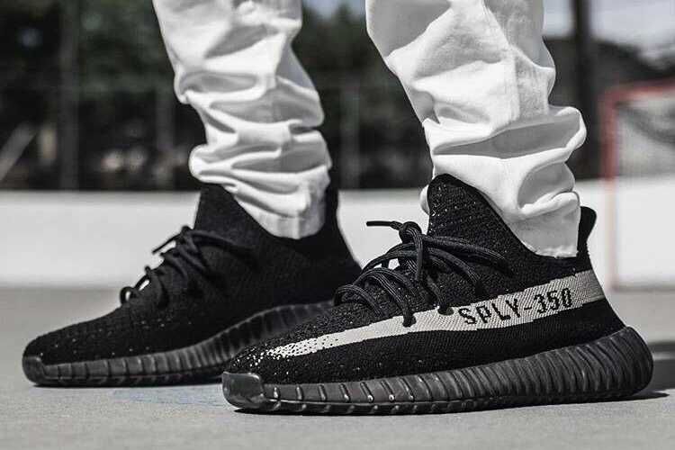 スニダンで購入可】3/12発売 adidas YEEZY Boost 350 V2 