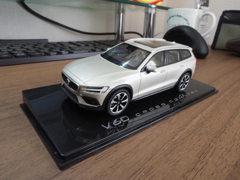 NOREV Volvo V60 Cross Country 1:43 モデルカー のパーツレビュー