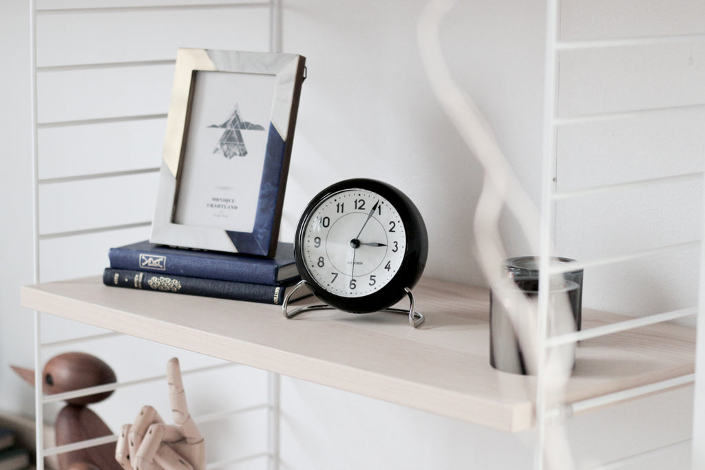 アルネ・ヤコブセン TableClock STATION ブラック | Shinc lab