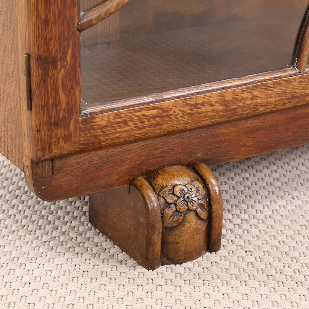 心惹かれる可憐な彫りの装飾♪ ブックケース VC114-059 – アンティーク