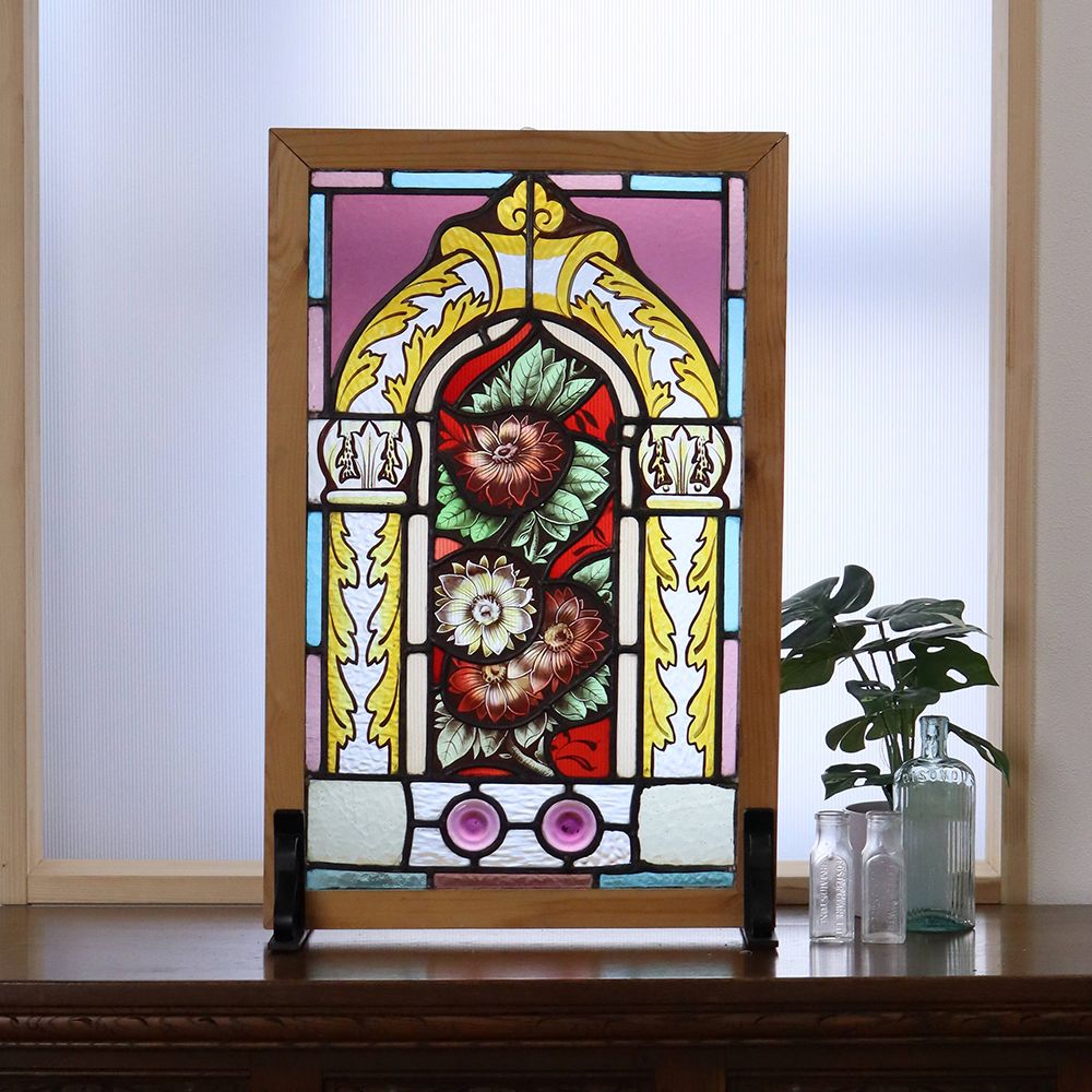 ロンデルのガラスがアクセント♪ アンティーク・ステンドグラス（絵