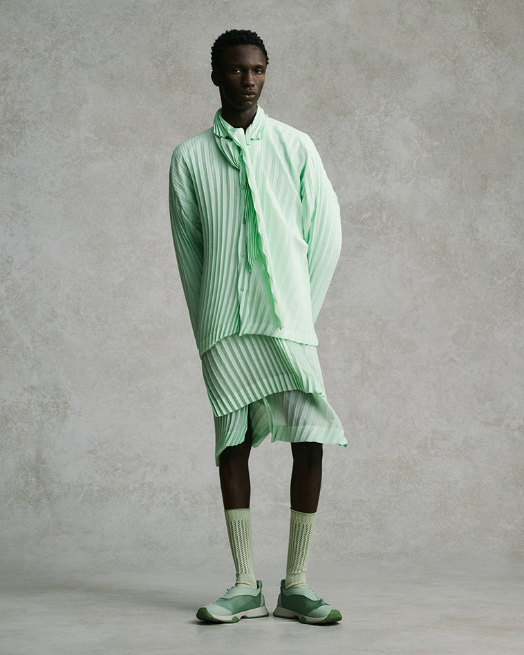 アイテムのご紹介「WINDSWEPT SHIRT」 – isseymiyake.com