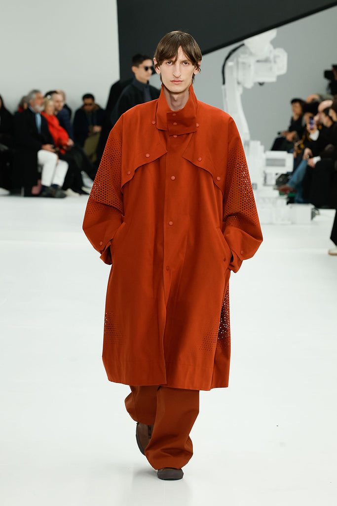 AUTUMN WINTER 2025/26 COLLECTION – isseymiyake.com