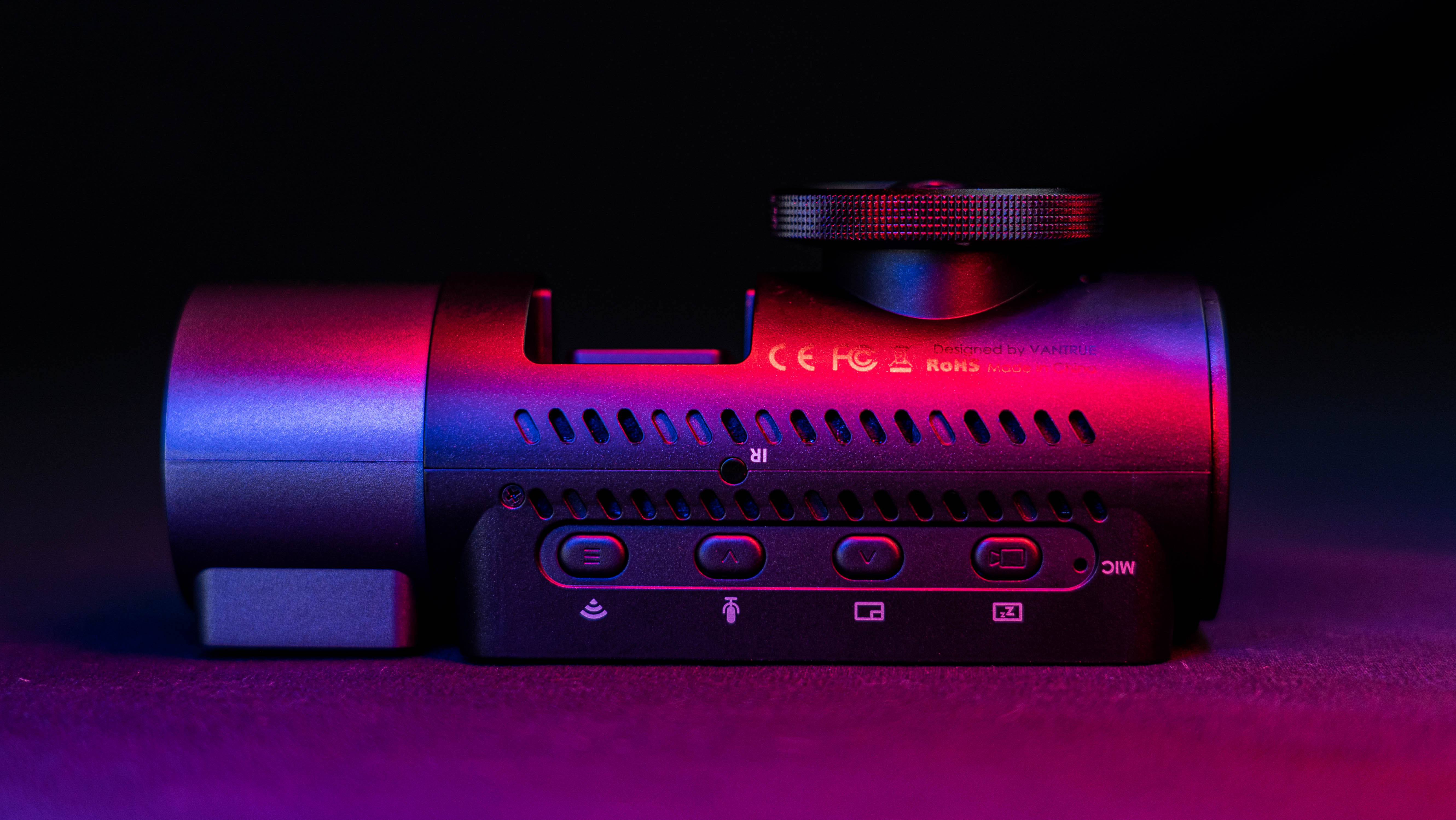 圧倒的な機能性を誇る究極の4チャンネルドライブレコーダー「Vantrue