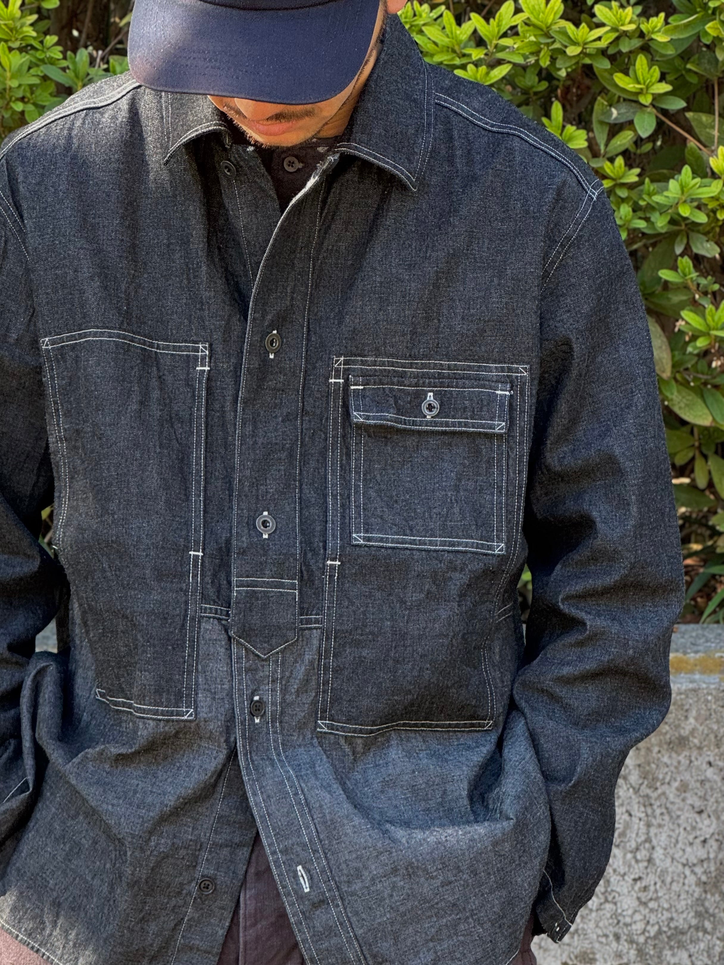 A striking finish in black》UTILITY SHIRT TYPE2 - 10oz DENIM BLACK