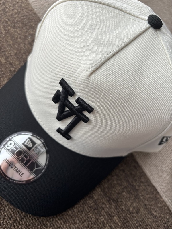 ニューエラの『逆ロゴ』意味や人気の理由を徹底解説!-ドジャース