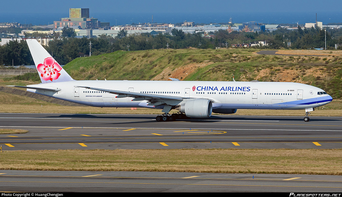 B-18001 China Airlines Boeing 777-309ER Photo by HuangChengJen
