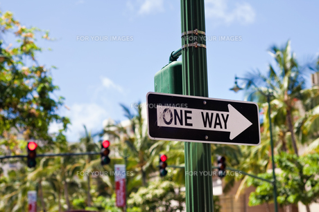 アメリカの標識 ONE WAYの写真素材 [FYI00497724] | ストックフォトの