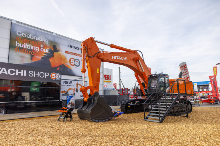 Buy Hitachi Excavator ZX890LC-7H Across Canada - Wajax - Hitachi