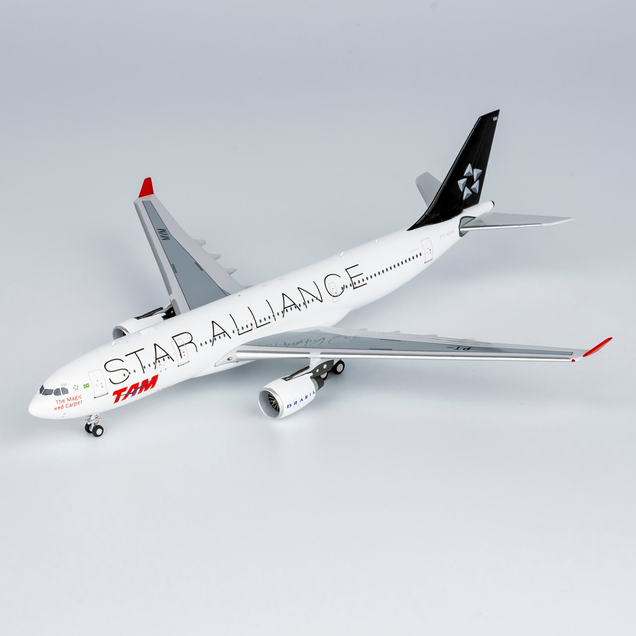 NG Models TAM Linhas Aereas A330-200 Star Alliance PT-MVM 61087 1:400